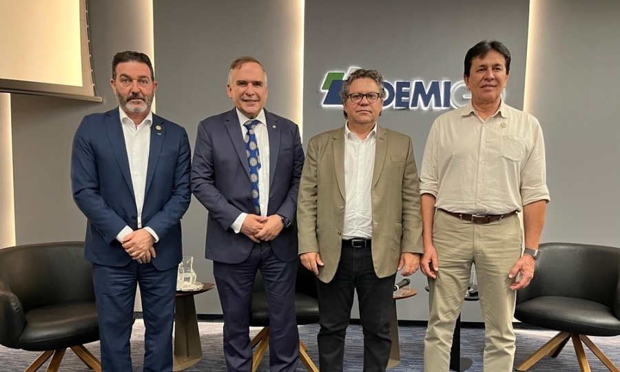 Prefeito Sandro Mabel participa de reunião com concreteiras e setor imobiliário na Ademi-GO